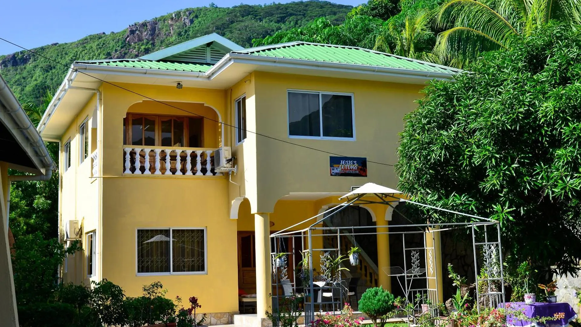 Josies Cottage Beau Vallon  Seychelles